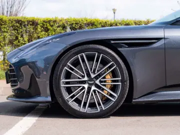 ASTON MARTIN DB12 4.0 V8_R21