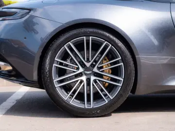 ASTON MARTIN DB12 4.0 V8_R21