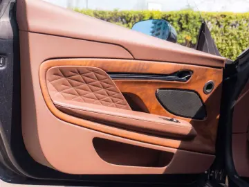 ASTON MARTIN DB12 4.0 V8_R21