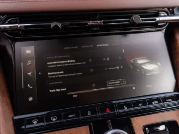 ASTON MARTIN DB12 4.0 V8_R21