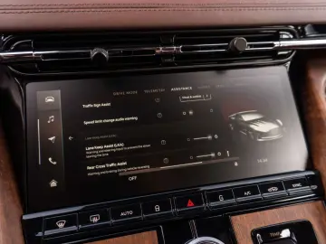 ASTON MARTIN DB12 4.0 V8_R21