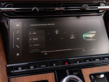 ASTON MARTIN DB12 4.0 V8_R21