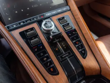 ASTON MARTIN DB12 4.0 V8_R21