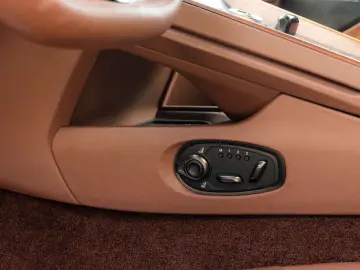 ASTON MARTIN DB12 4.0 V8_R21