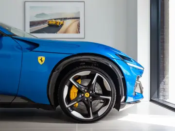 FERRARI Purosangue V12 DCT - Blu Corsa  Visual Carbon