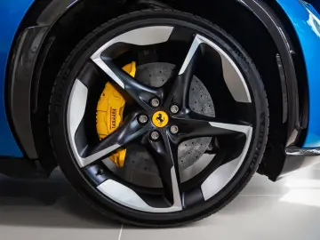 FERRARI Purosangue V12 DCT - Blu Corsa  Visual Carbon