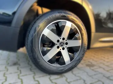 MERCEDES-BENZ GLB 220 d 4M Progresive