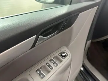 Volkswagen Sharan Gen-Ii-2010