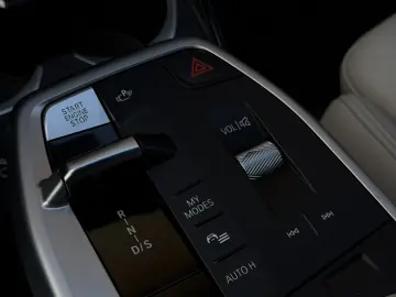 BMW X1 xDrive 25e M Sport   masaj   camere 360   HK