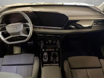 AUDI Q6 e-tron S line