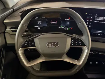 AUDI Q6 e-tron S line