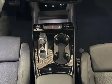 AUDI Q6 e-tron S line