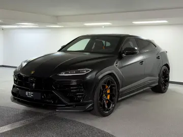 LAMBORGHINI Urus 4.0 V8 SE  NOVITEC AKRAPOVIC