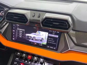 LAMBORGHINI Urus 4.0 V8 SE  NOVITEC AKRAPOVIC