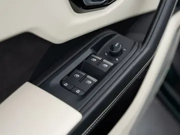 LAMBORGHINI Urus S MY23   Full Carbon   Performante Wheels