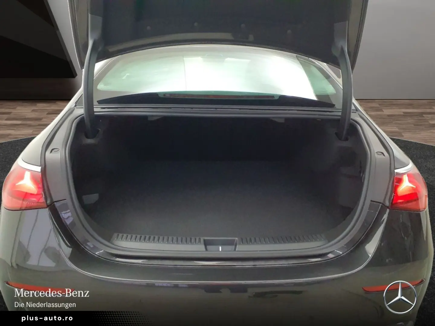 MERCEDES-BENZ E 300 e Avantgarde Adv. DISTR Ambiente  RFK