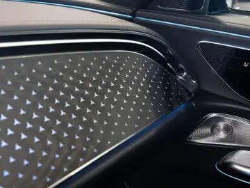 MERCEDES-BENZ E 300 e   AMG BURM NIGHT DISTR KAMERA SPUR PDC