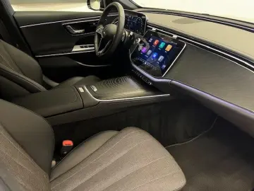 MERCEDES-BENZ E 300 de 4Matic Avantgarde Advanced AHK