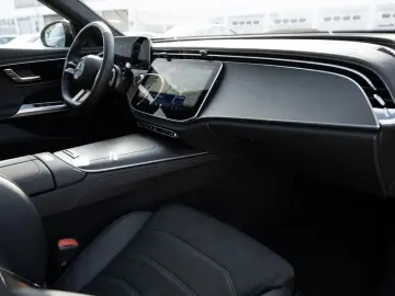 MERCEDES-BENZ E 300 e AMG-Sport LED Kamera Totw Distr Winter