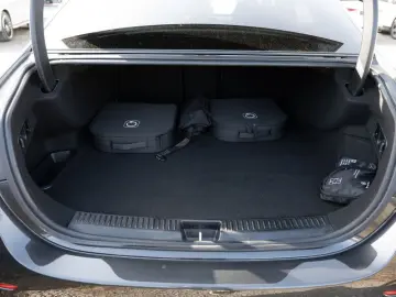 MERCEDES-BENZ E 300 e AMG-Sport LED Kamera Totw Distr Winter