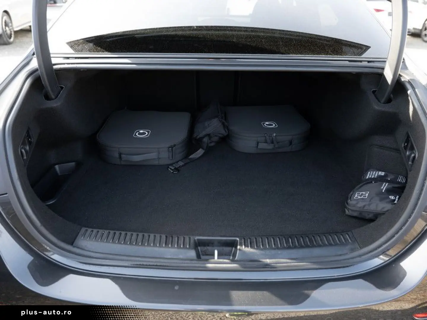 MERCEDES-BENZ E 300 e AMG-Sport LED Kamera Totw Distr Winter