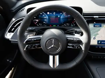 MERCEDES-BENZ E 300 e AMG-Sport LED Kamera Totw Distr Winter