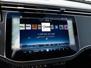 MERCEDES-BENZ E 300 e AMG-Sport LED Kamera Totw Distr Winter