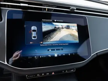 MERCEDES-BENZ E 300 e AMG-Sport LED Kamera Totw Distr Winter