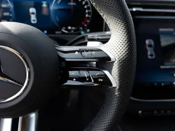 MERCEDES-BENZ E 300 e AMG-Sport LED Kamera Totw Distr Winter