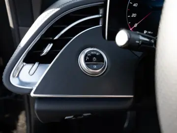 MERCEDES-BENZ E 300 e AMG-Sport LED Kamera Totw Distr Winter