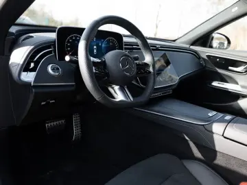 MERCEDES-BENZ E 300 e AMG-Sport LED Kamera Totw Distr Winter