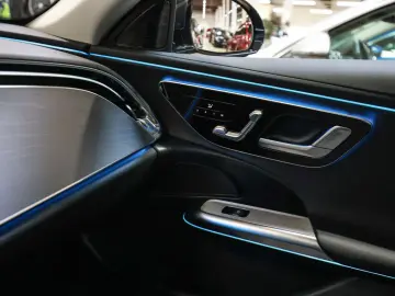 MERCEDES-BENZ E 300 de Avantgarde Advanced  Distr. L&hellip;