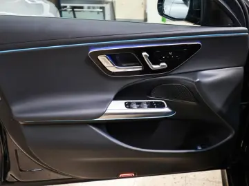 MERCEDES-BENZ E 300 de Avantgarde Advanced  Distr. L&hellip;