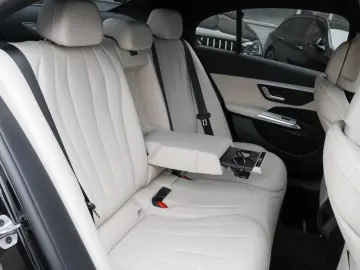 MERCEDES-BENZ E 300 e AMG-Sport Night Distr Totw LED&hellip;