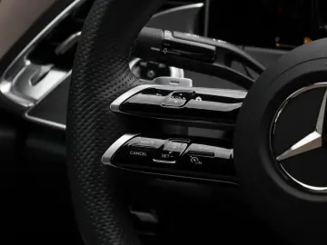 MERCEDES-BENZ E 300 e AMG-Sport Night Distr Totw LED&hellip;