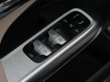 MERCEDES-BENZ E 300 e AMG-Sport Night Distr Totw LED&hellip;