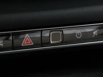 MERCEDES-BENZ E 300 e AMG-Sport Night Distr Totw LED&hellip;