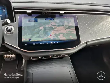 MERCEDES-BENZ E 300 e AMG Premium Night Leder  20 DISTR 360