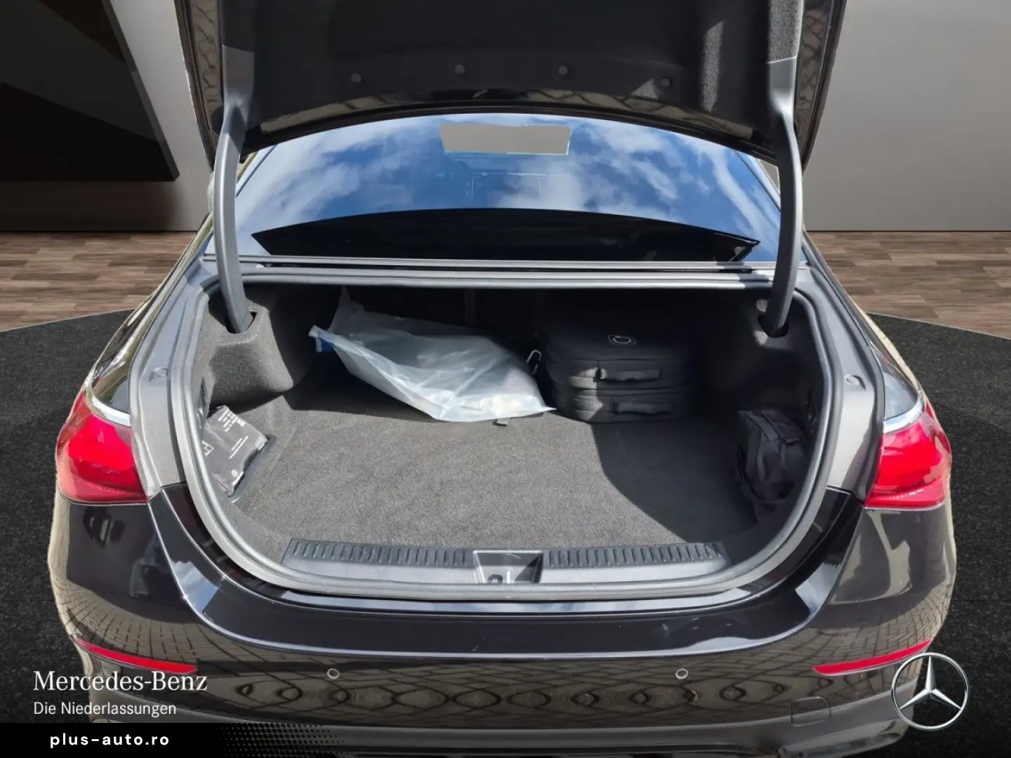 MERCEDES-BENZ E 300 e AMG Premium Night Leder  20 DISTR 360