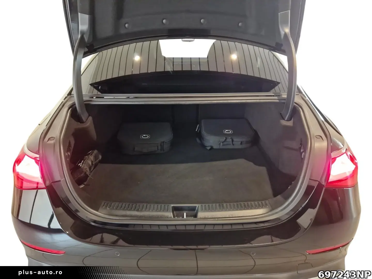 MERCEDES-BENZ E 300 e AMG  Night Pano Burm4D Distronic AHK