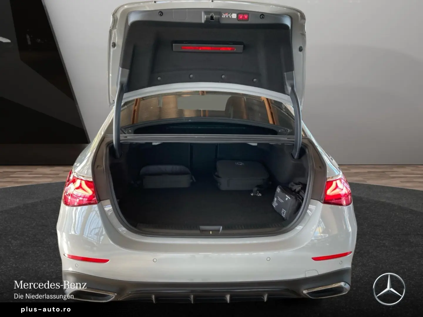 MERCEDES-BENZ E 400 e 4M AMG Prem. PANO FAHRASS  NIG&hellip;