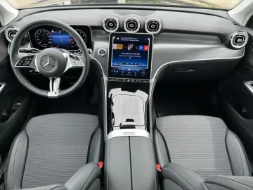 MERCEDES-BENZ GLC 200 4MATIC Avantgarde  Distronic  LED