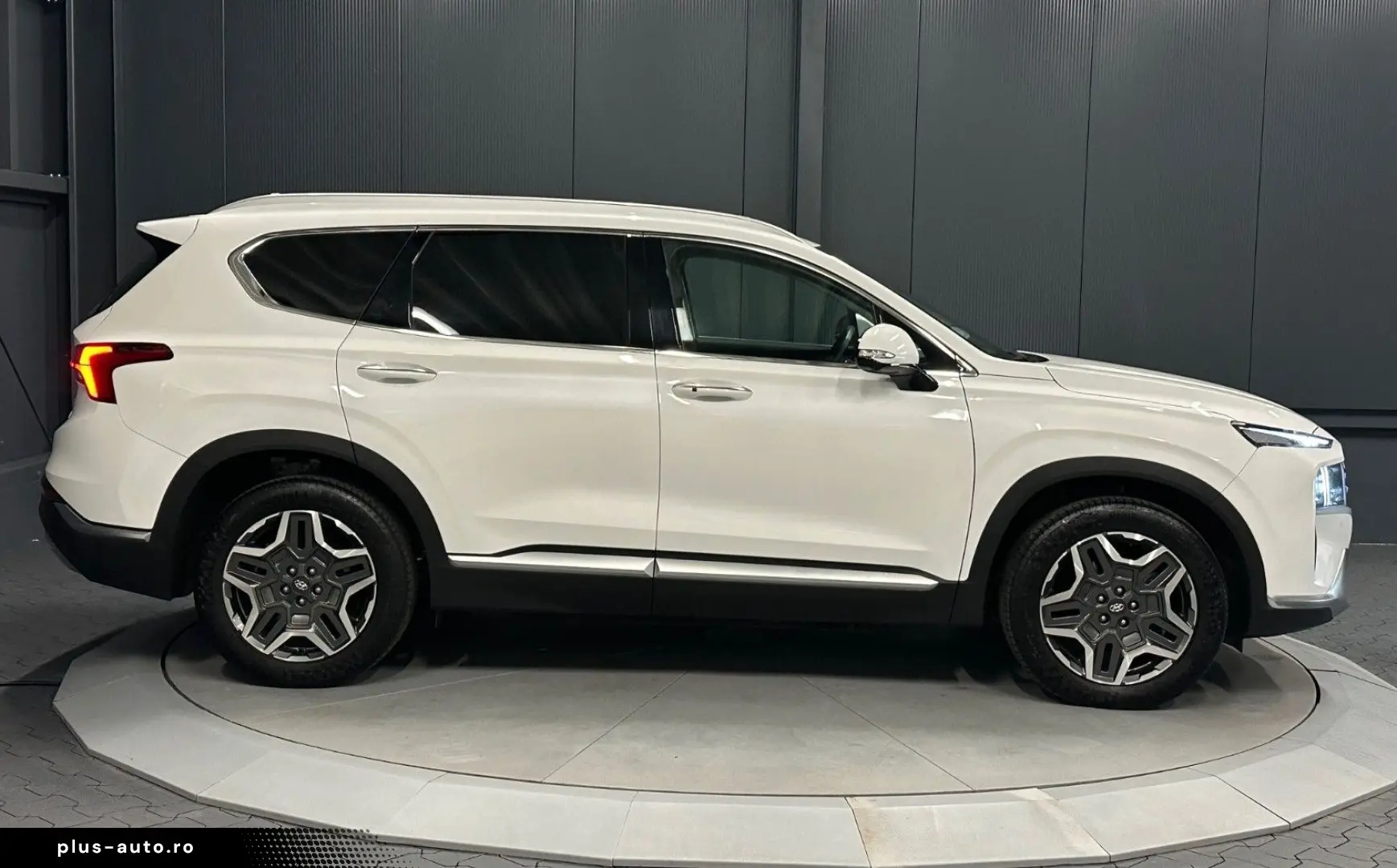 HYUNDAI Santa Fe Prime Hybrid  nur 16.000 km 19Zoll 360