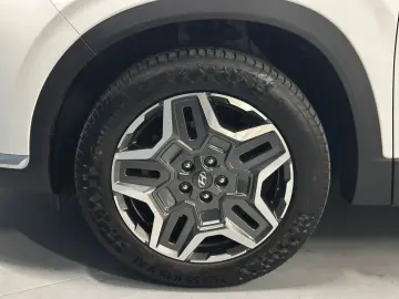 HYUNDAI Santa Fe Prime Hybrid  nur 16.000 km 19Zoll 360