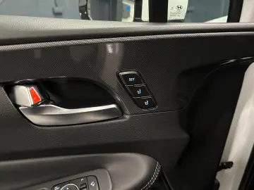 HYUNDAI Santa Fe Prime Hybrid  nur 16.000 km 19Zoll 360