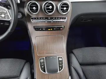 MERCEDES-BENZ GLC 300 e 4M