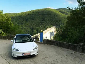 Tesla Model 3 PERFORMANCE - Highland