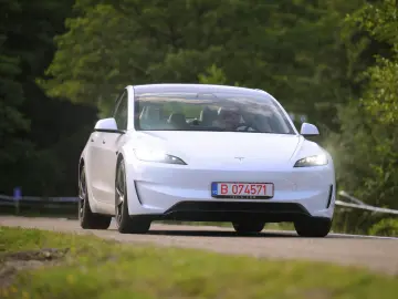 Tesla Model 3 PERFORMANCE - Highland