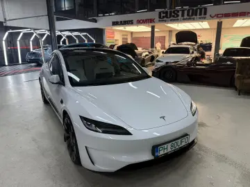 Tesla Model 3 PERFORMANCE - Highland