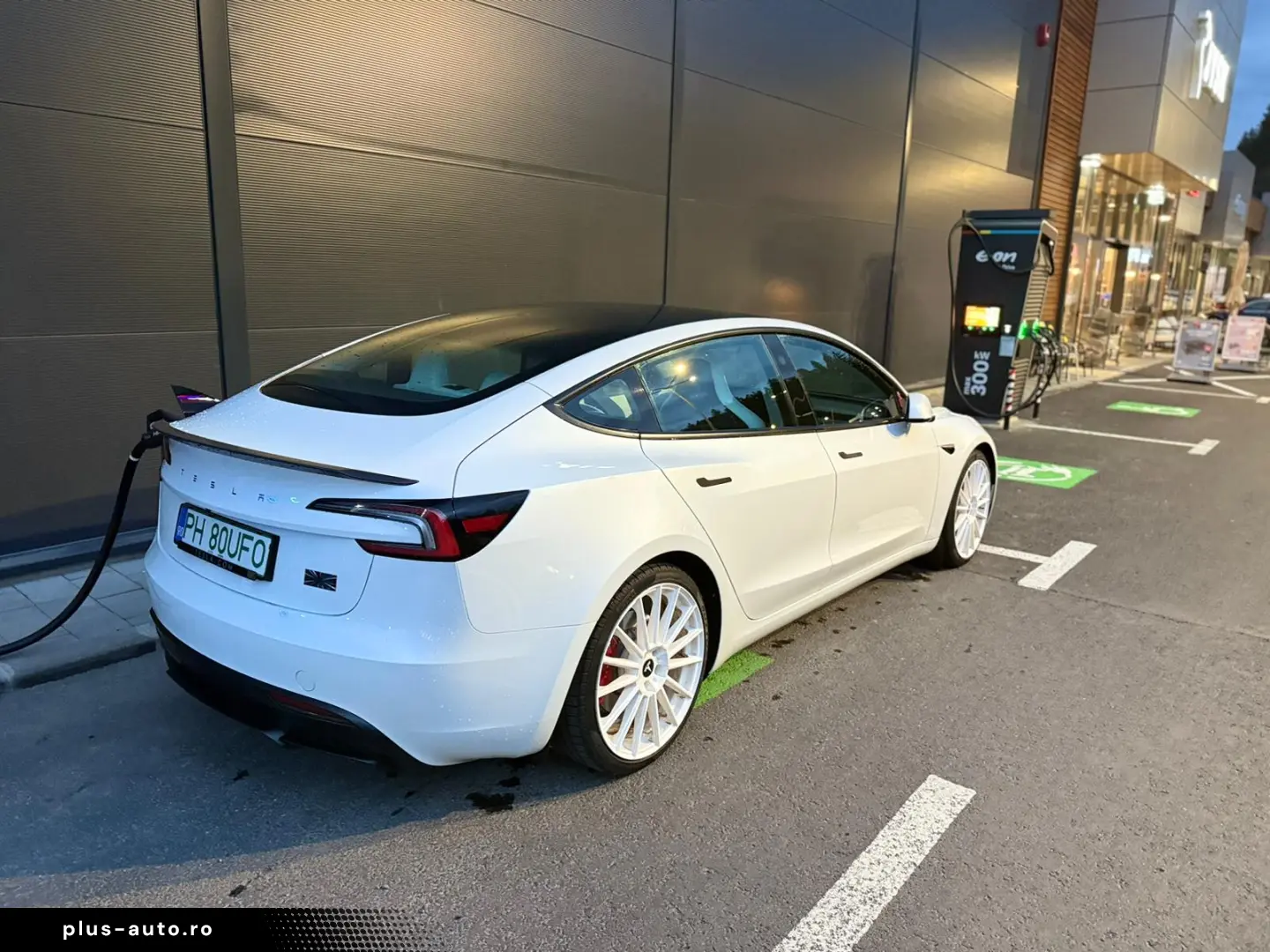 Tesla Model 3 PERFORMANCE - Highland